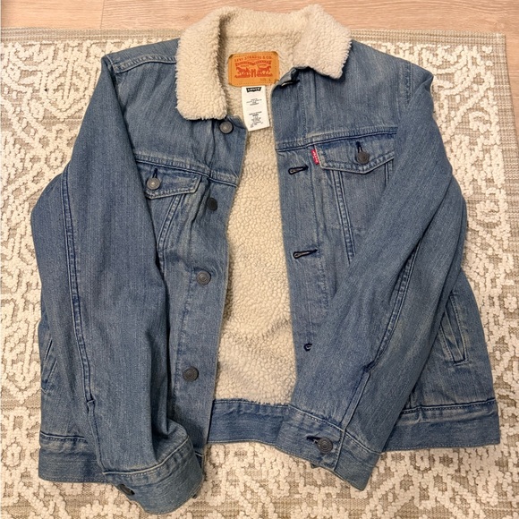 Levi’s Denim Jacket with Sherpa Lining - Picture 2 of 7